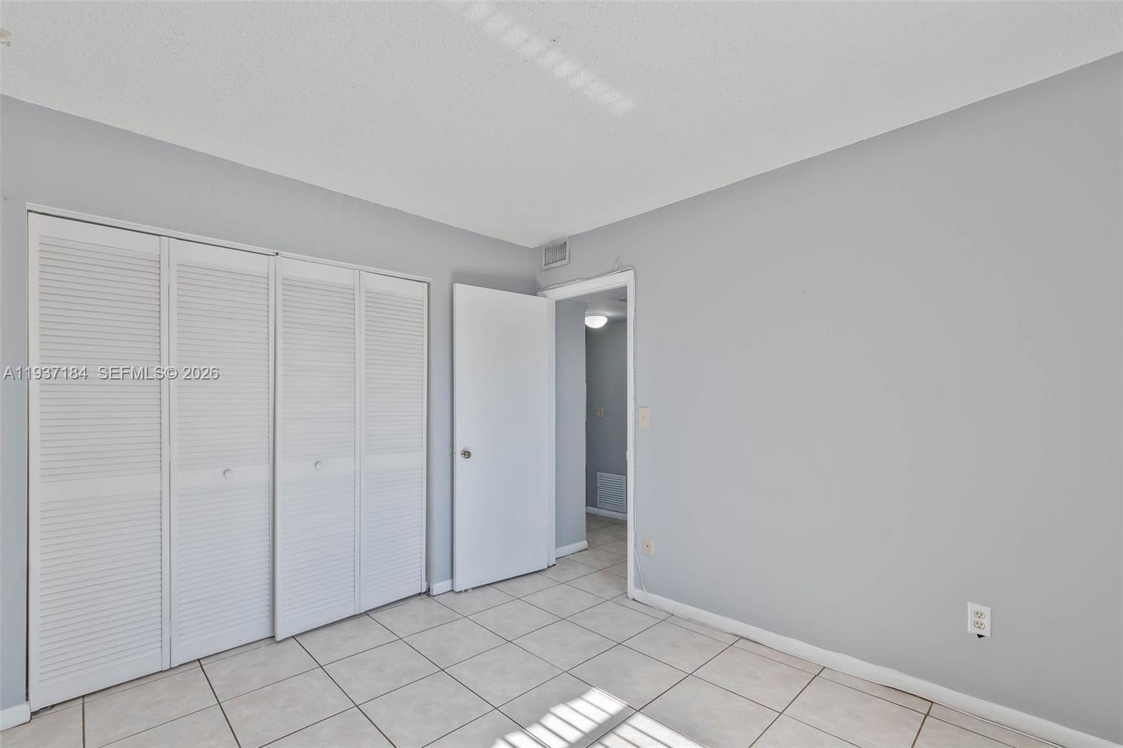 BANYAN TREE THREE CONDO - Residential