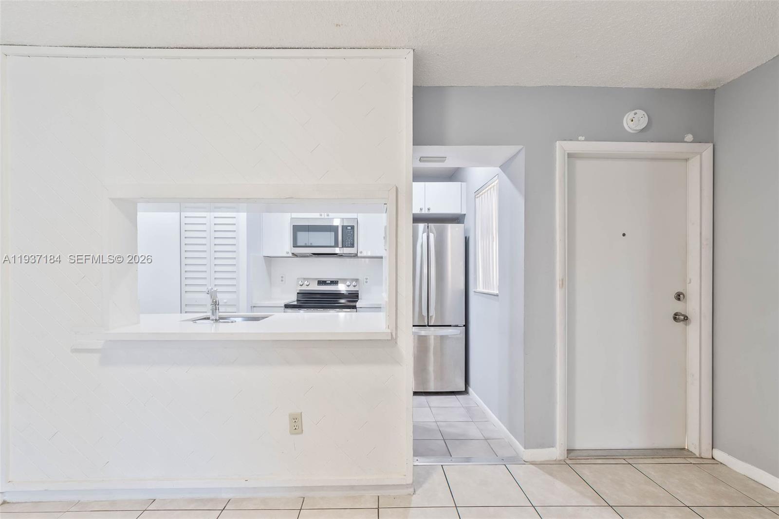 BANYAN TREE THREE CONDO - Residential