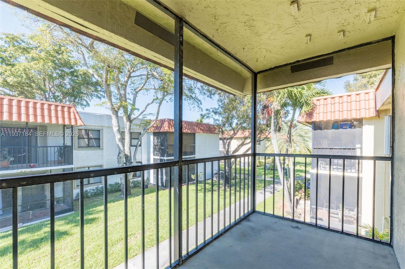 BANYAN TREE THREE CONDO - Residential