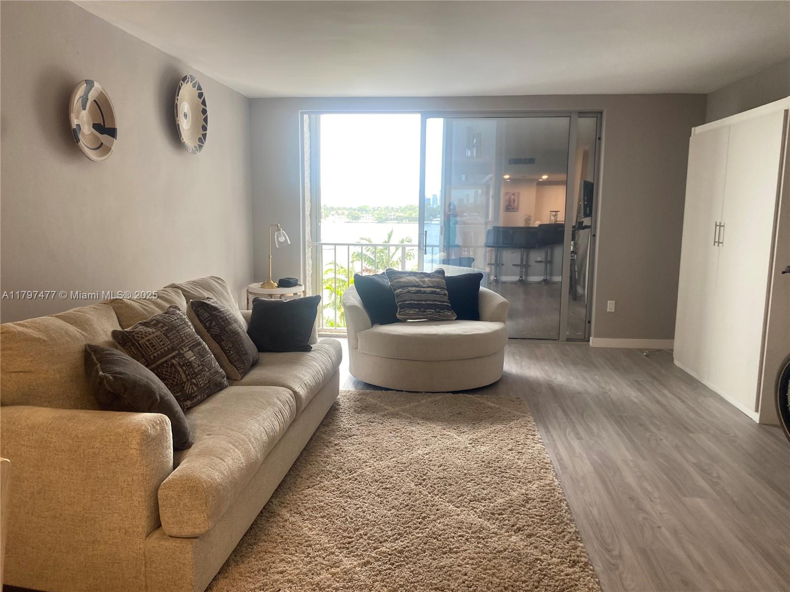 800 West Ave 533