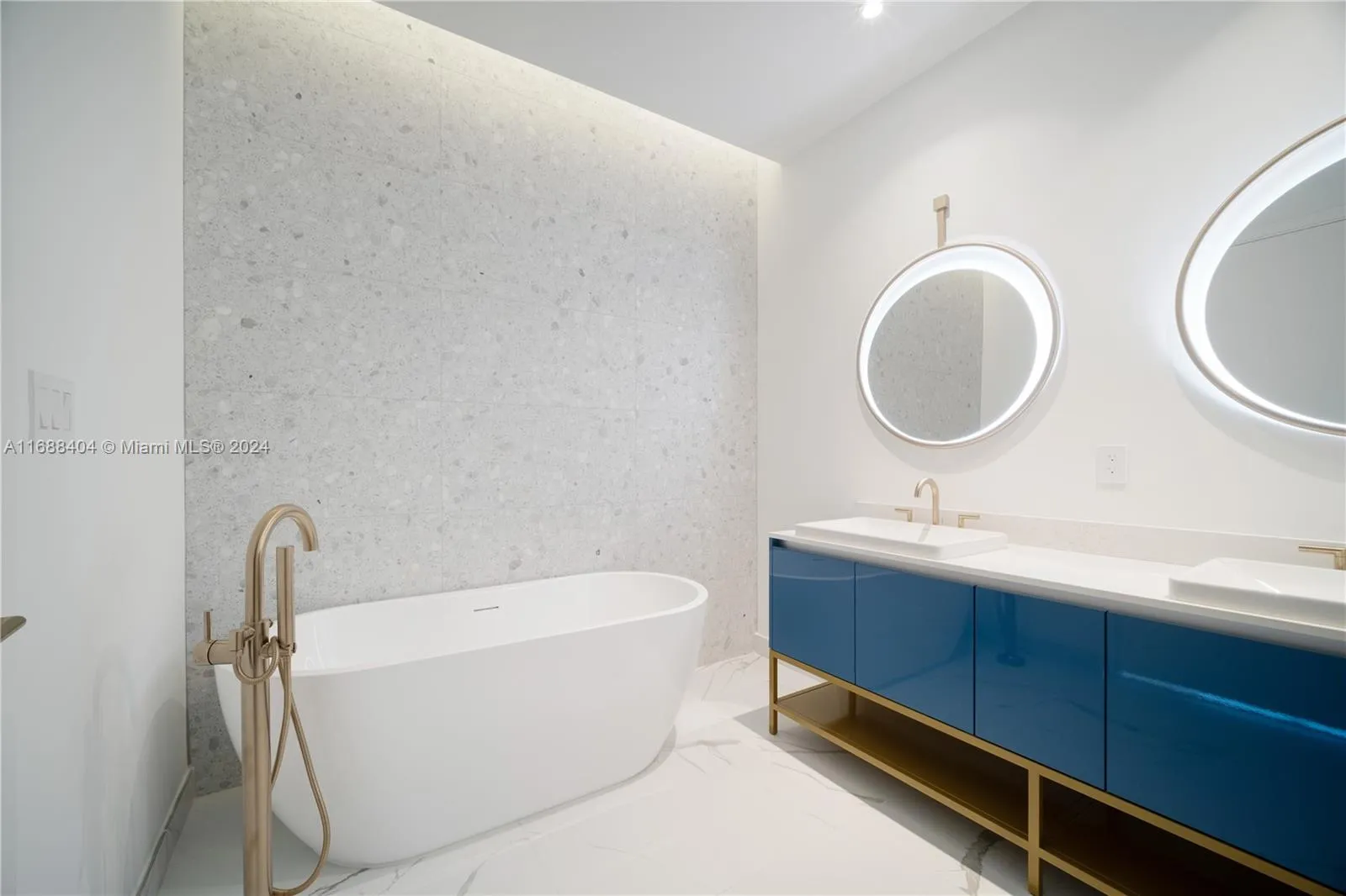 Coconut Grove, Florida 33133, United States, 3 Bedrooms Bedrooms, ,5 BathroomsBathrooms,Residential,Active,34846