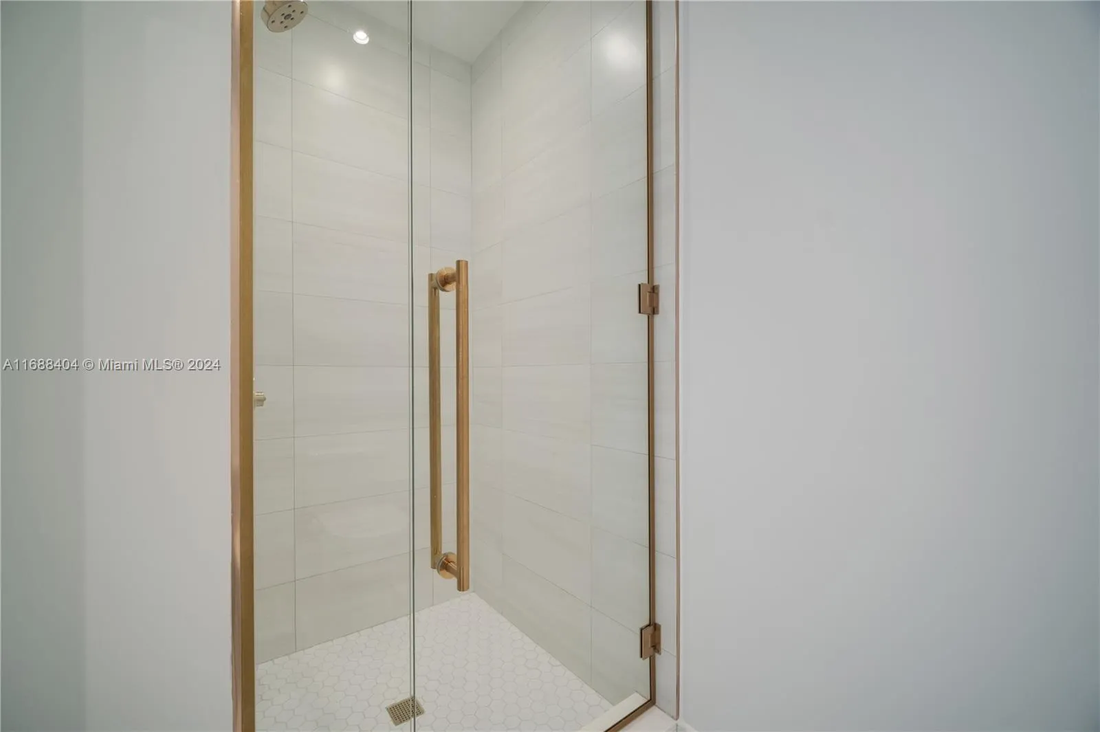 Coconut Grove, Florida 33133, United States, 3 Bedrooms Bedrooms, ,5 BathroomsBathrooms,Residential,Active,34846