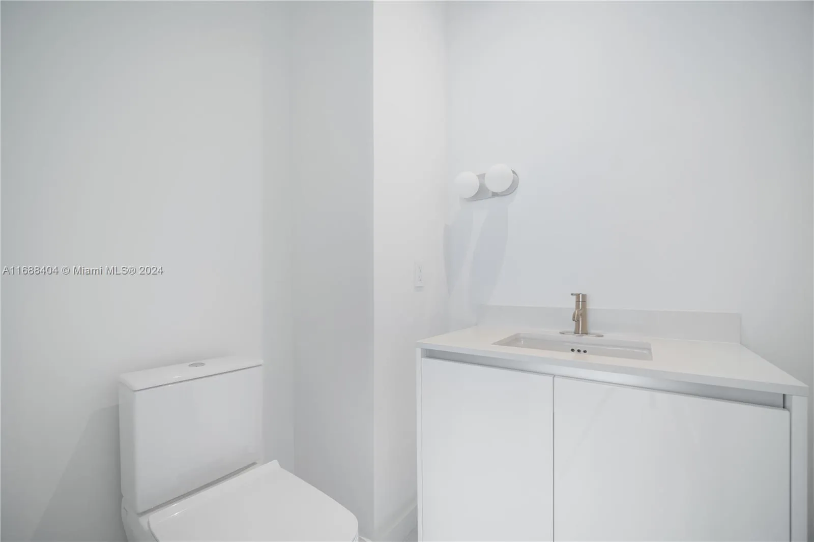 Coconut Grove, Florida 33133, United States, 3 Bedrooms Bedrooms, ,5 BathroomsBathrooms,Residential,Active,34846