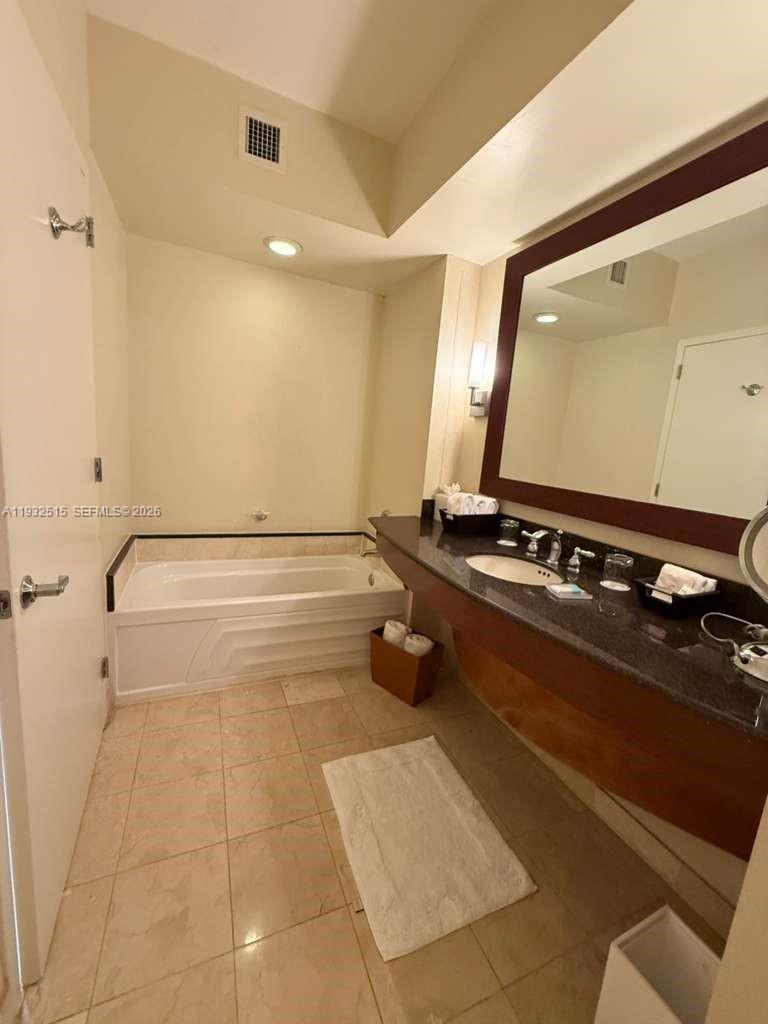 TRUMP INTERNATIONAL SONES - Residential