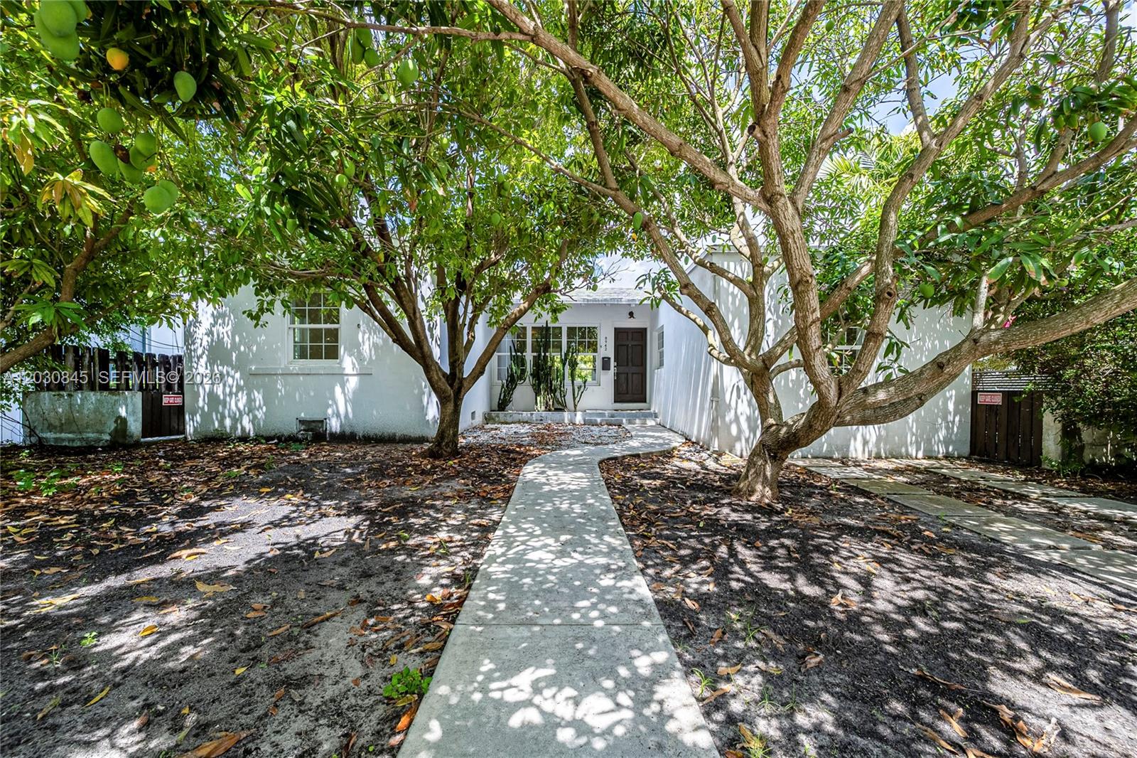 8942 Carlyle Ave
