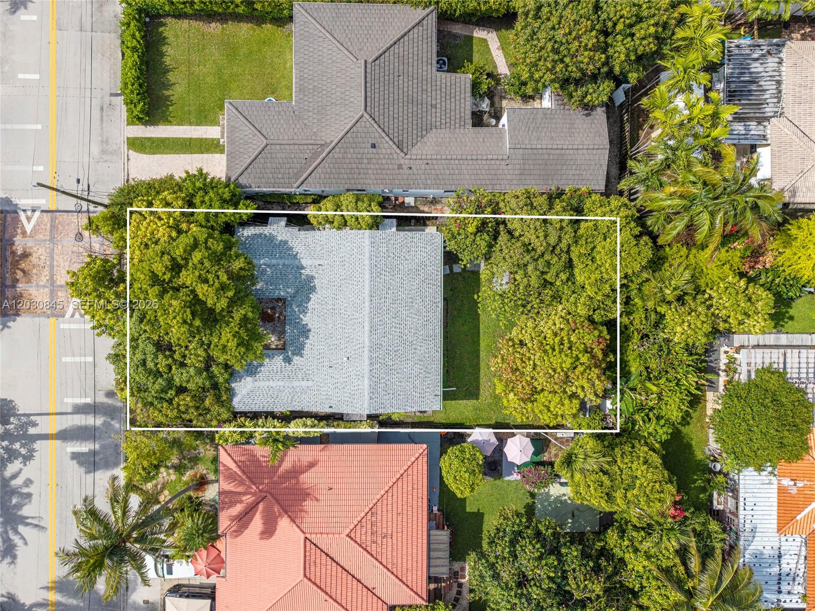 8942 Carlyle Ave