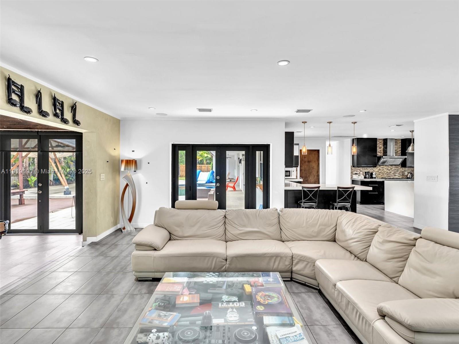 OLD CUTLER PINES THE - Residential