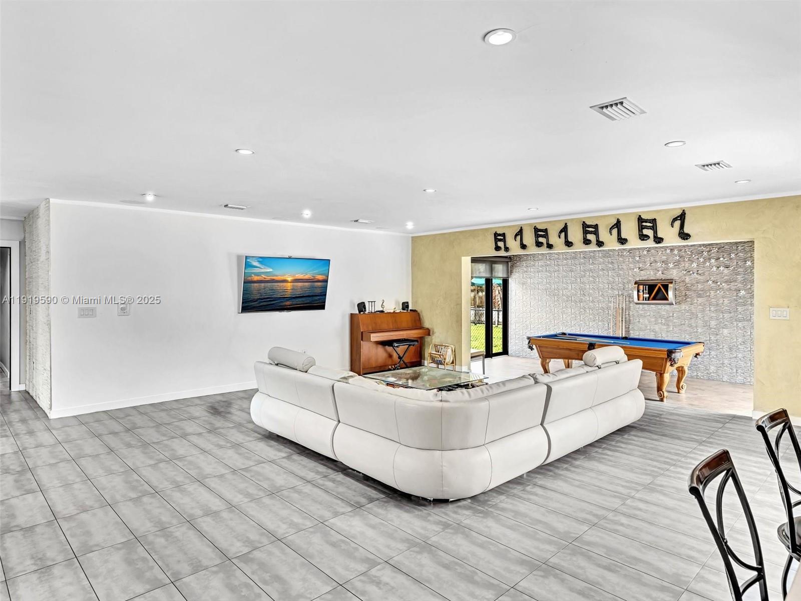 OLD CUTLER PINES THE - Residential