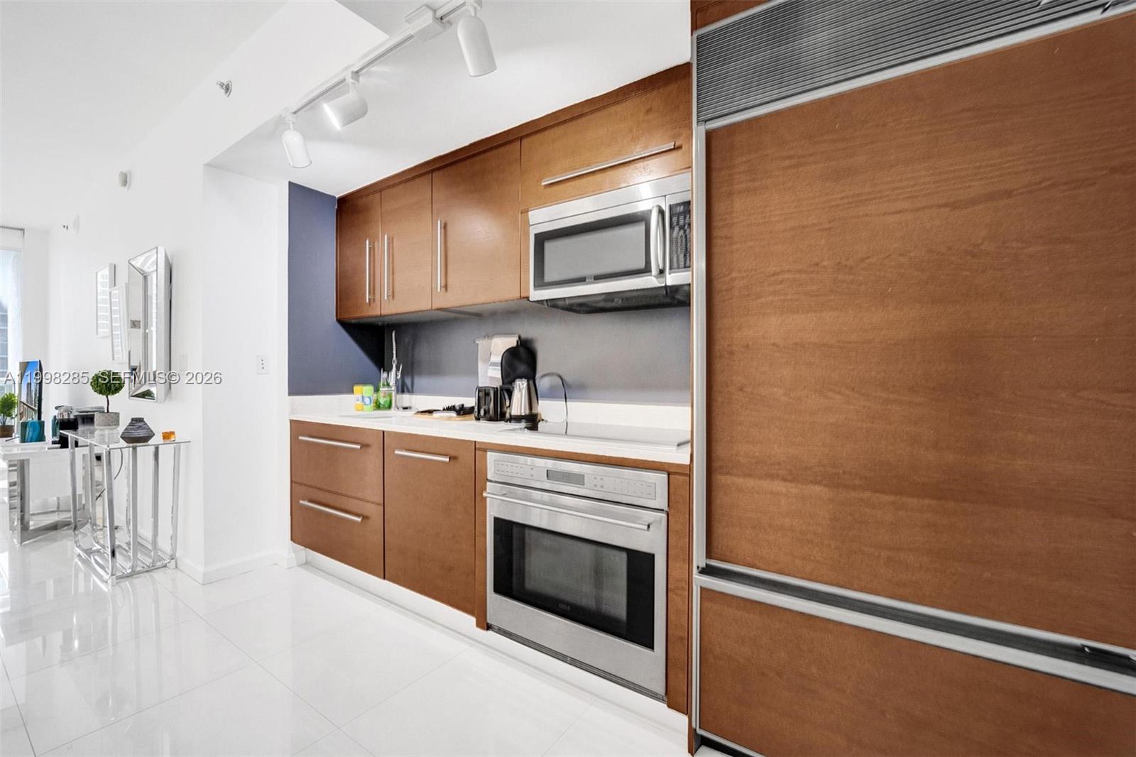 ICONBRICKELL CONDO NO 1 - Residential Lease