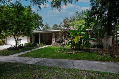 8031 SW 98th Ter Miami FL 33156