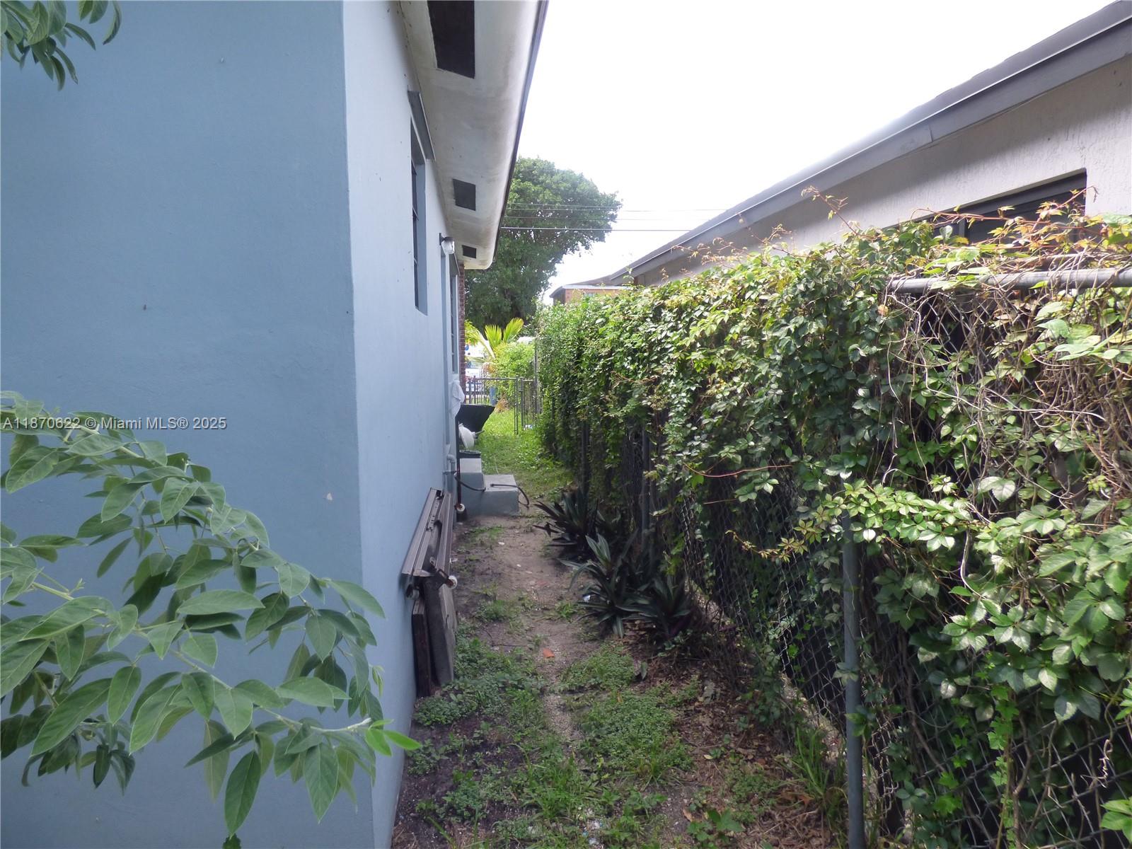 T L JOHNSON SUB IN SW1/4 - Residential