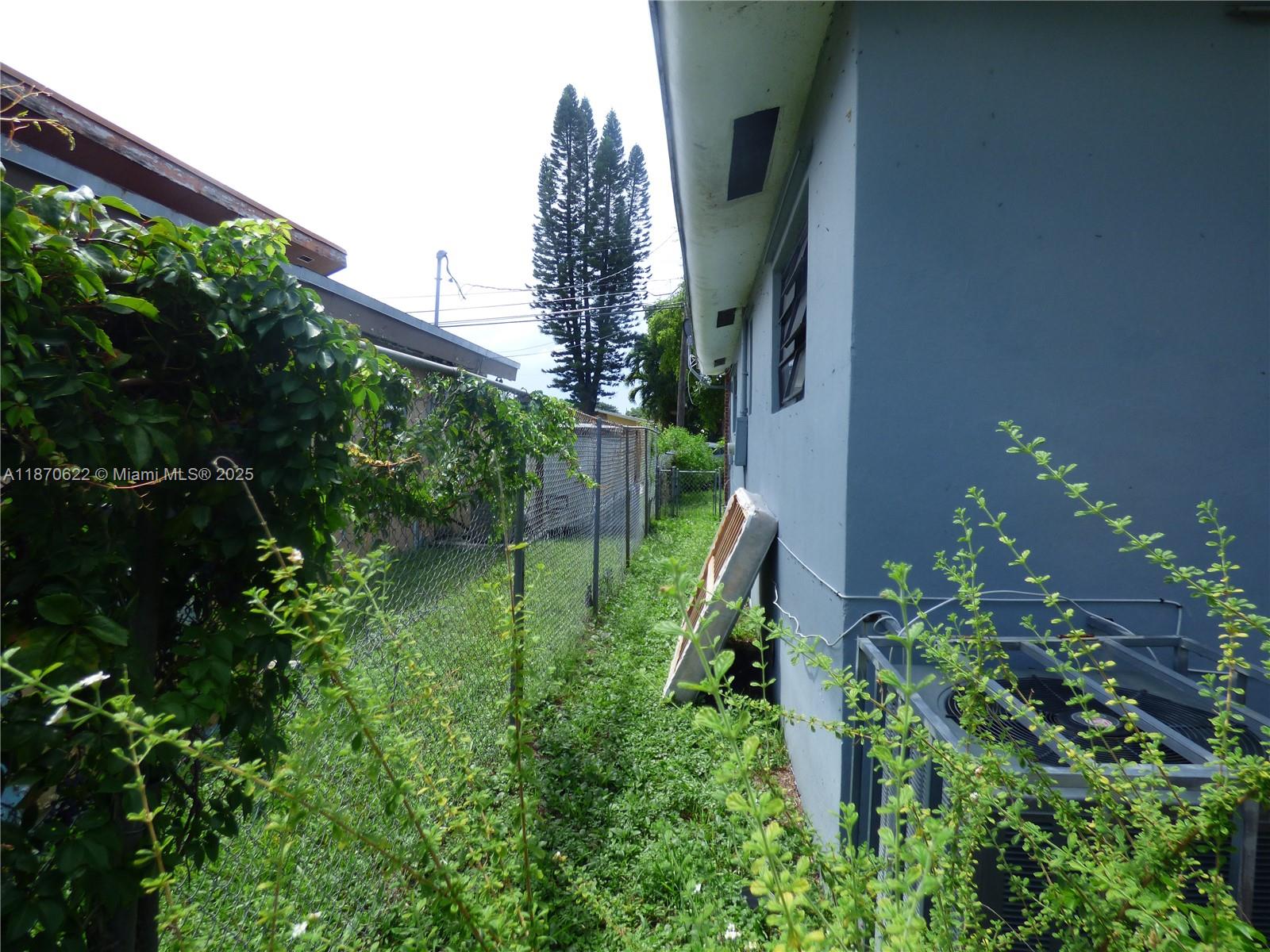 T L JOHNSON SUB IN SW1/4 - Residential