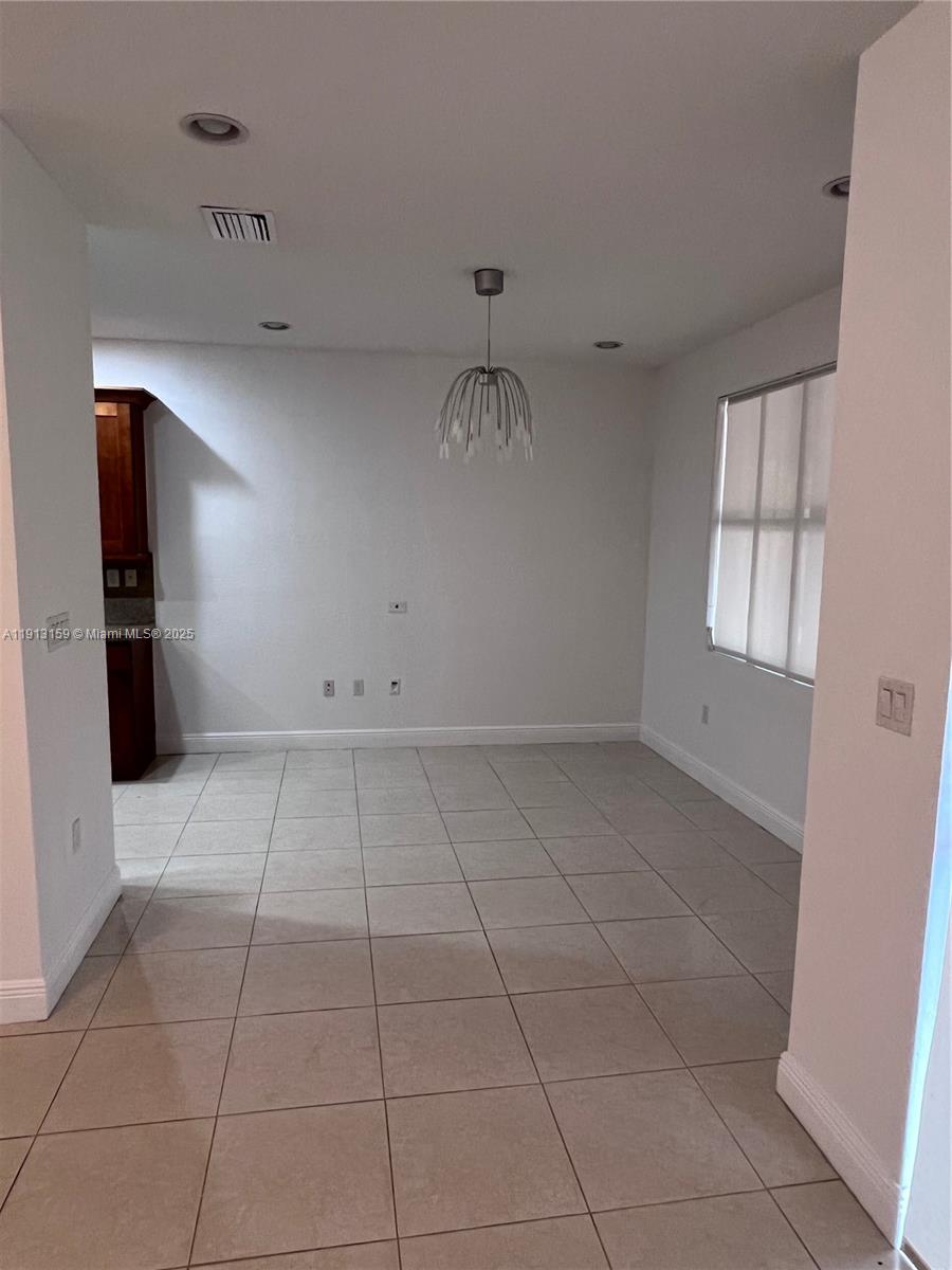 FONTAINEBLEAU WEST NORTH - Residential Lease