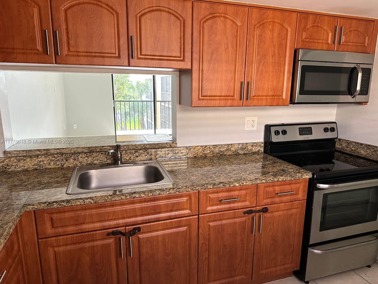 HORIZONS WEST CONDO #2 - Residential