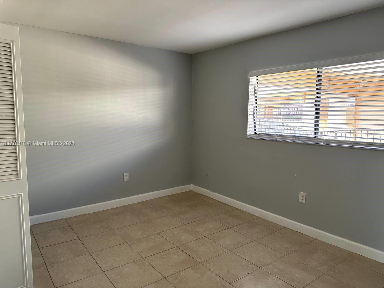 HORIZONS WEST CONDO #2 - Residential