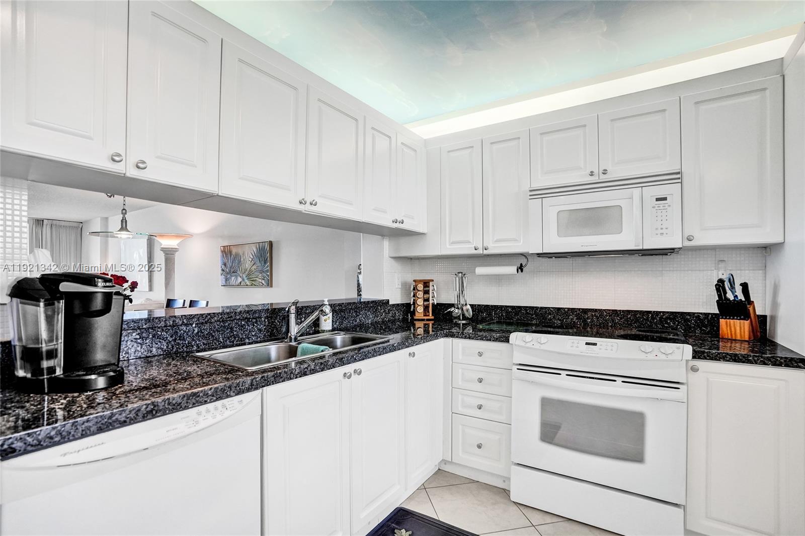 SILVER THATCH OCEAN CLUB - Residential