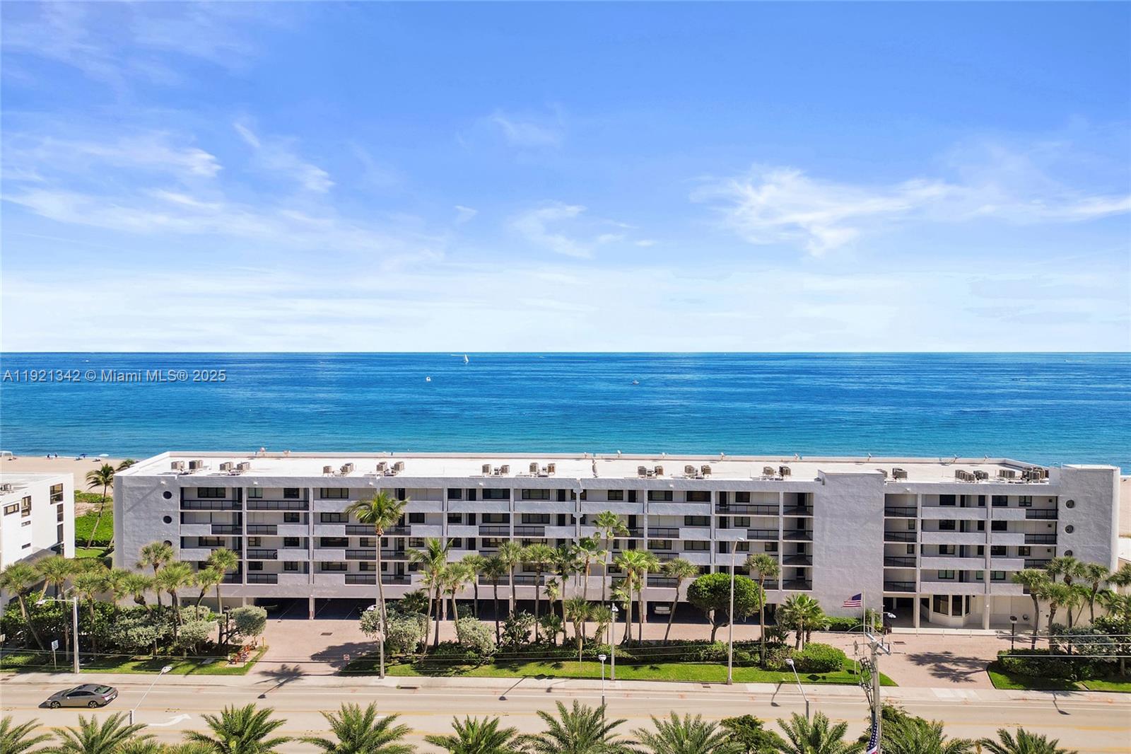 SILVER THATCH OCEAN CLUB - Residential