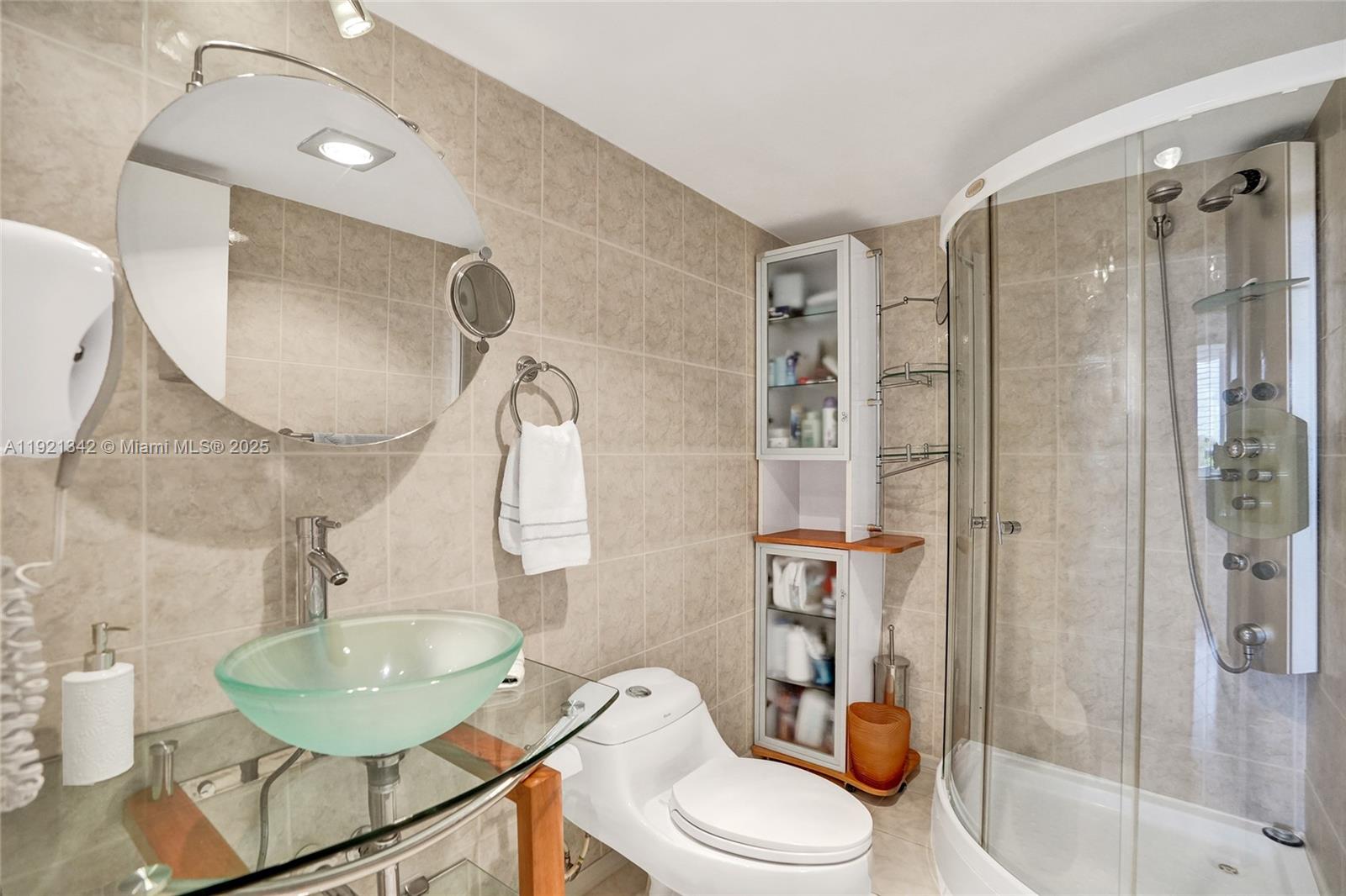 SILVER THATCH OCEAN CLUB - Residential