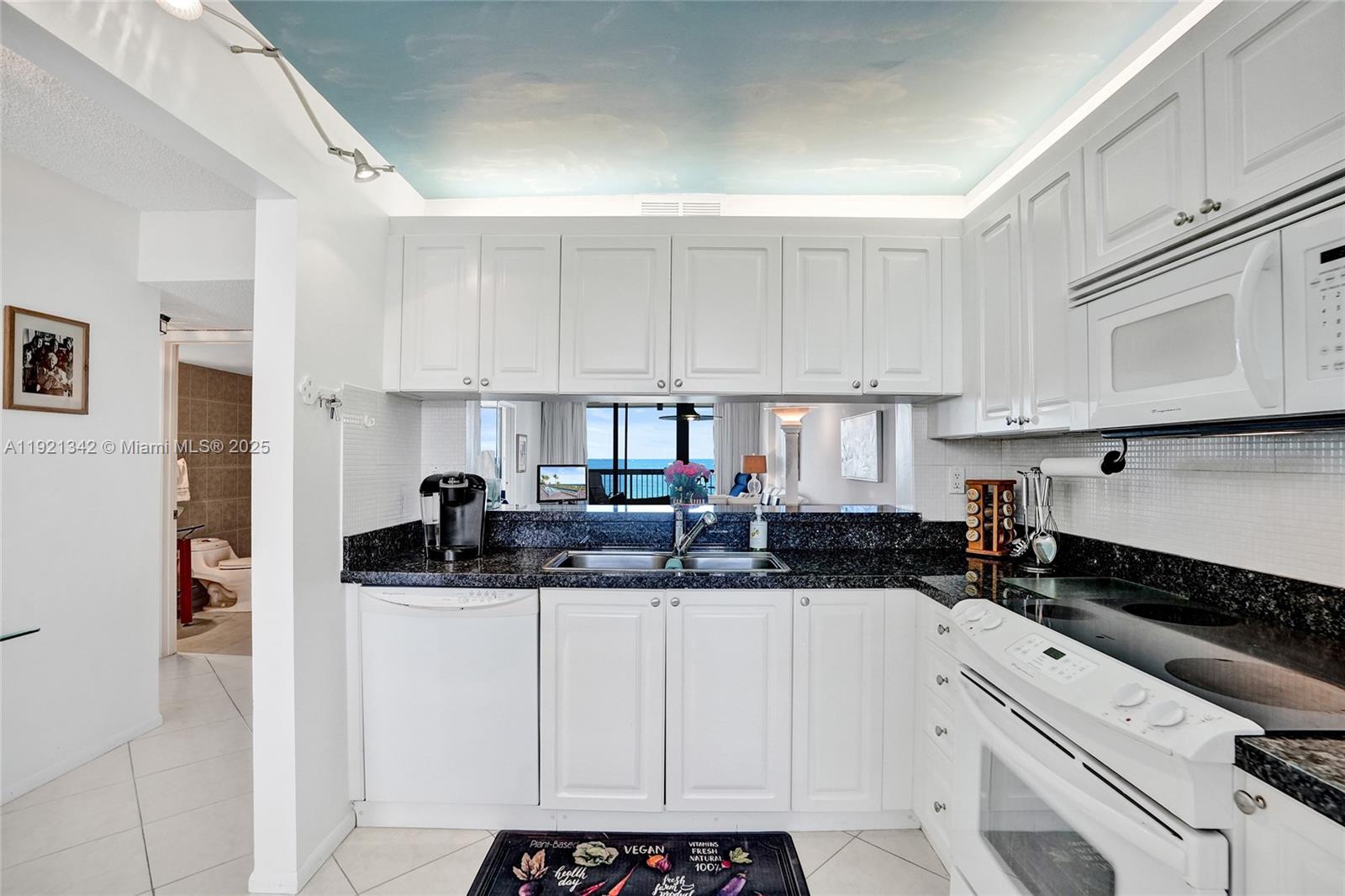 SILVER THATCH OCEAN CLUB - Residential