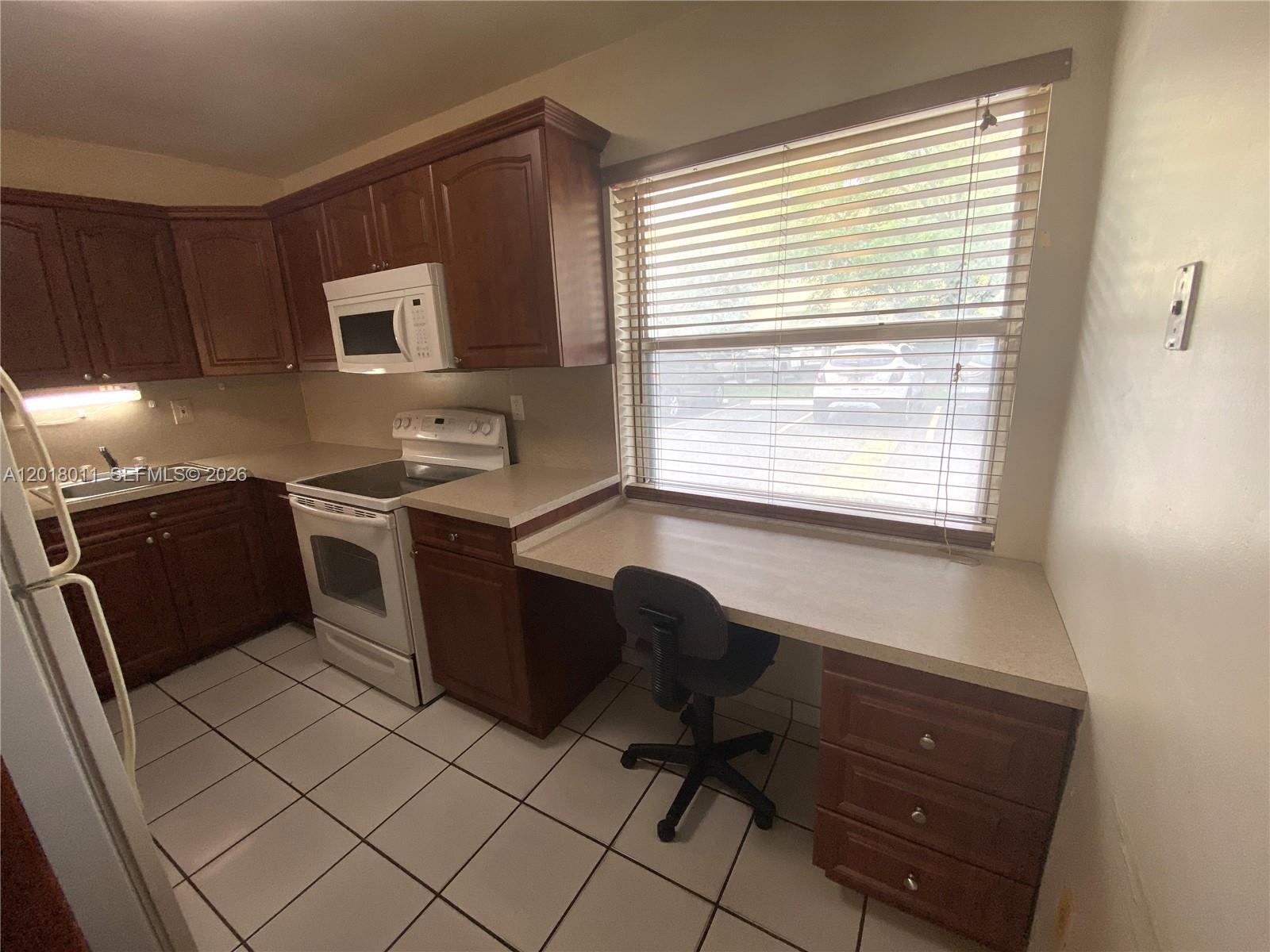 1590 W 46th St 117