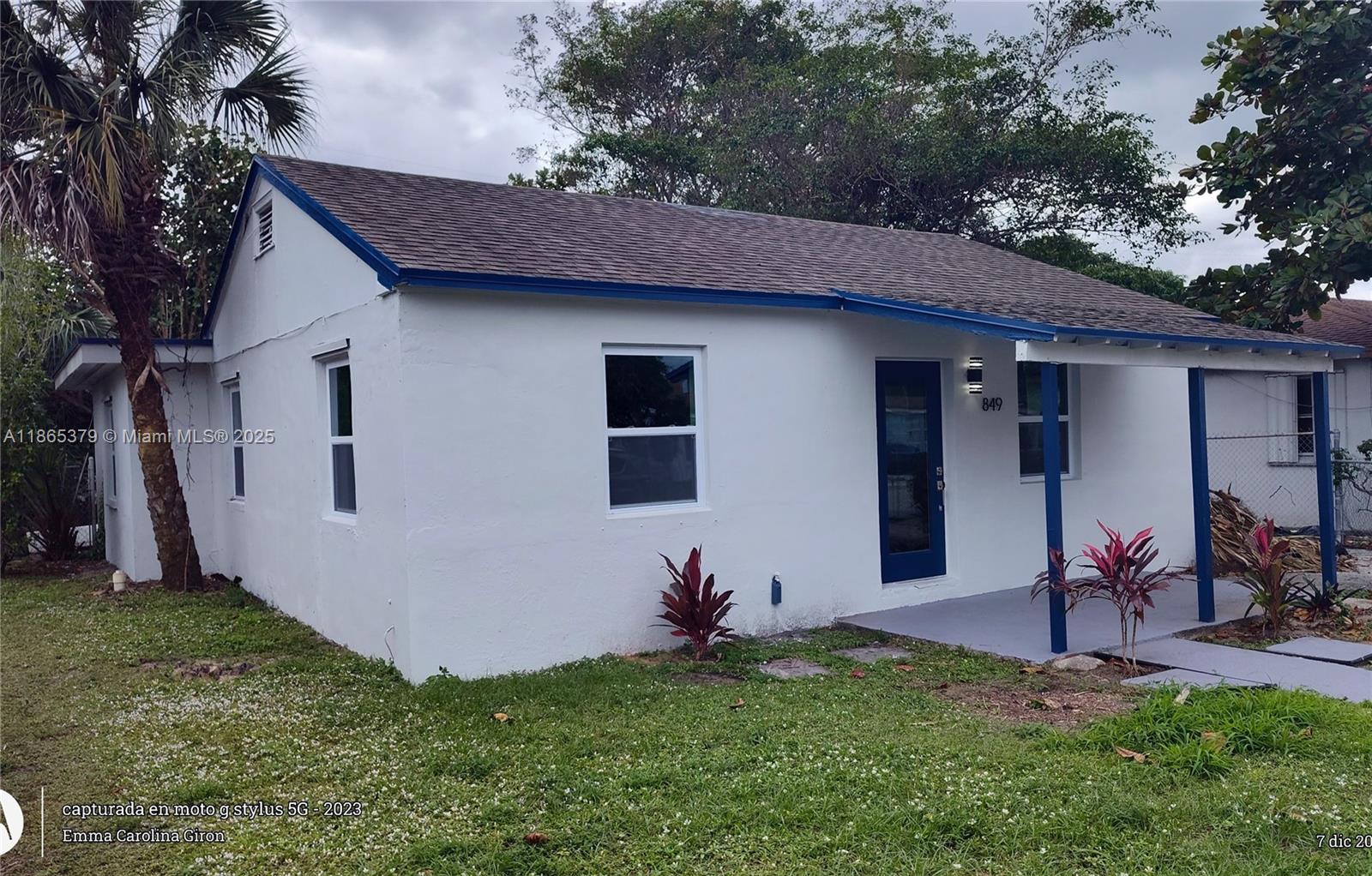 COZY FULLY REMODELED HOUSE!! 2 bedrooms and 1 bathroom + Laundry Room, WATER INCLUDED. House has impact windows, upgraded kitchenette granite countertops, steel stainless appliances & cabinets, the entire house has LED lights, independent entrance, maximum 2 cars parking on the street, enjoy the fence in the backyard, OK pets with $350 pet security deposit non- refundable. Enjoy the benefit of being a short drive away from the beach, Restaurants & City Place. Quick and FLEXIBLE Approval.
