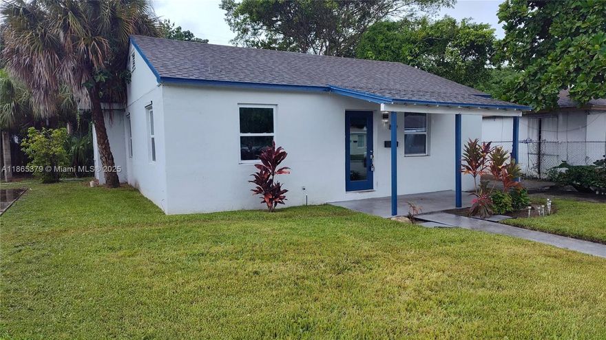 COZY FULLY REMODELED HOUSE!! 2 bedrooms and 1 bathroom + washer/dryer hook-ups. House has impact windows, upgraded kitchenette granite countertops, steel stainless appliances & cabinets, the entire house has LED lights, independent entrance, maximum 2 cars parking on the street, enjoy the fence in the backyard, OK pets with $350 pet security deposit non- refundable. Enjoy the benefit of being a short drive away from the beach, Restaurants & City Place. Quick and FLEXIBLE Approval.