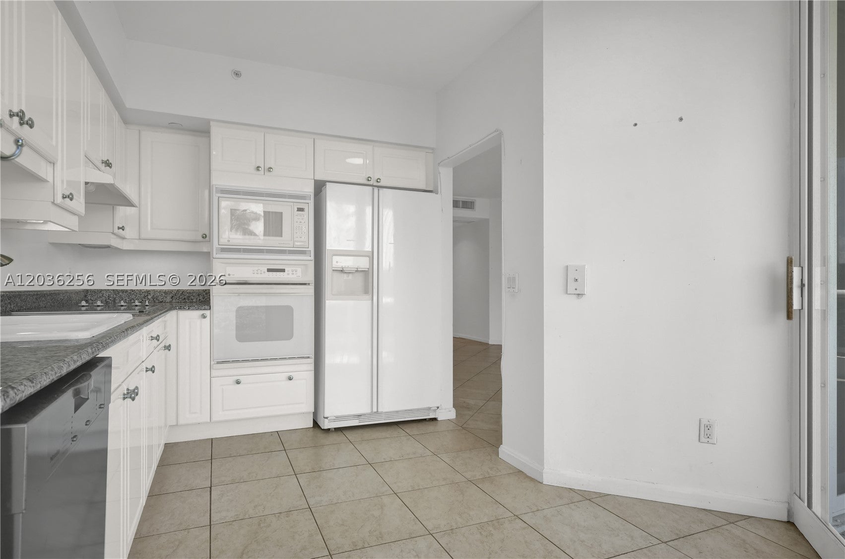 4779 Collins Ave 506