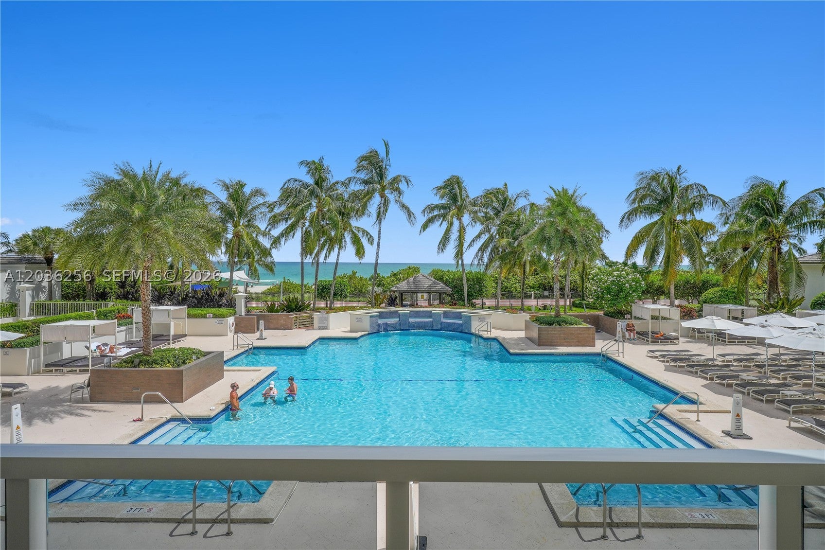 4779 Collins Ave 506