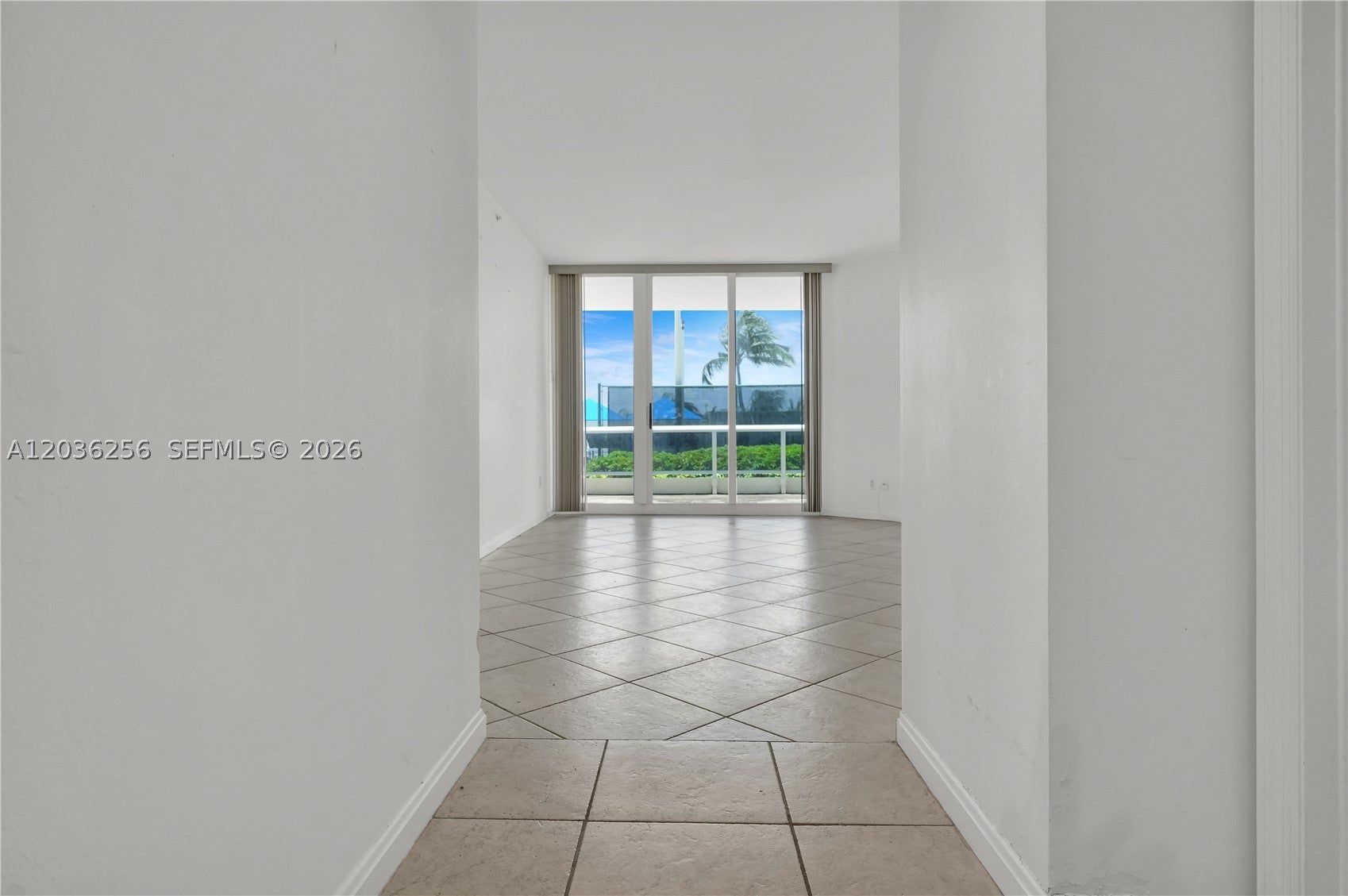 4779 Collins Ave 506