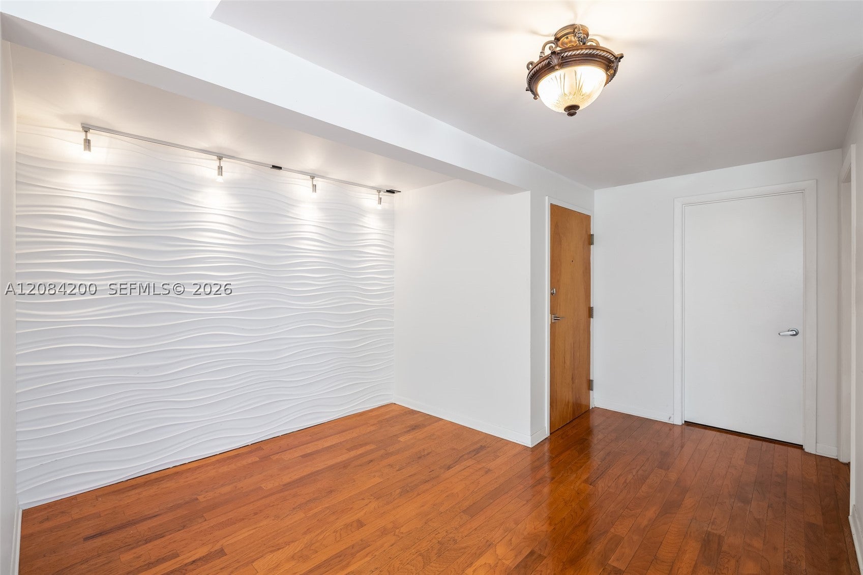 1542 Drexel Ave 302