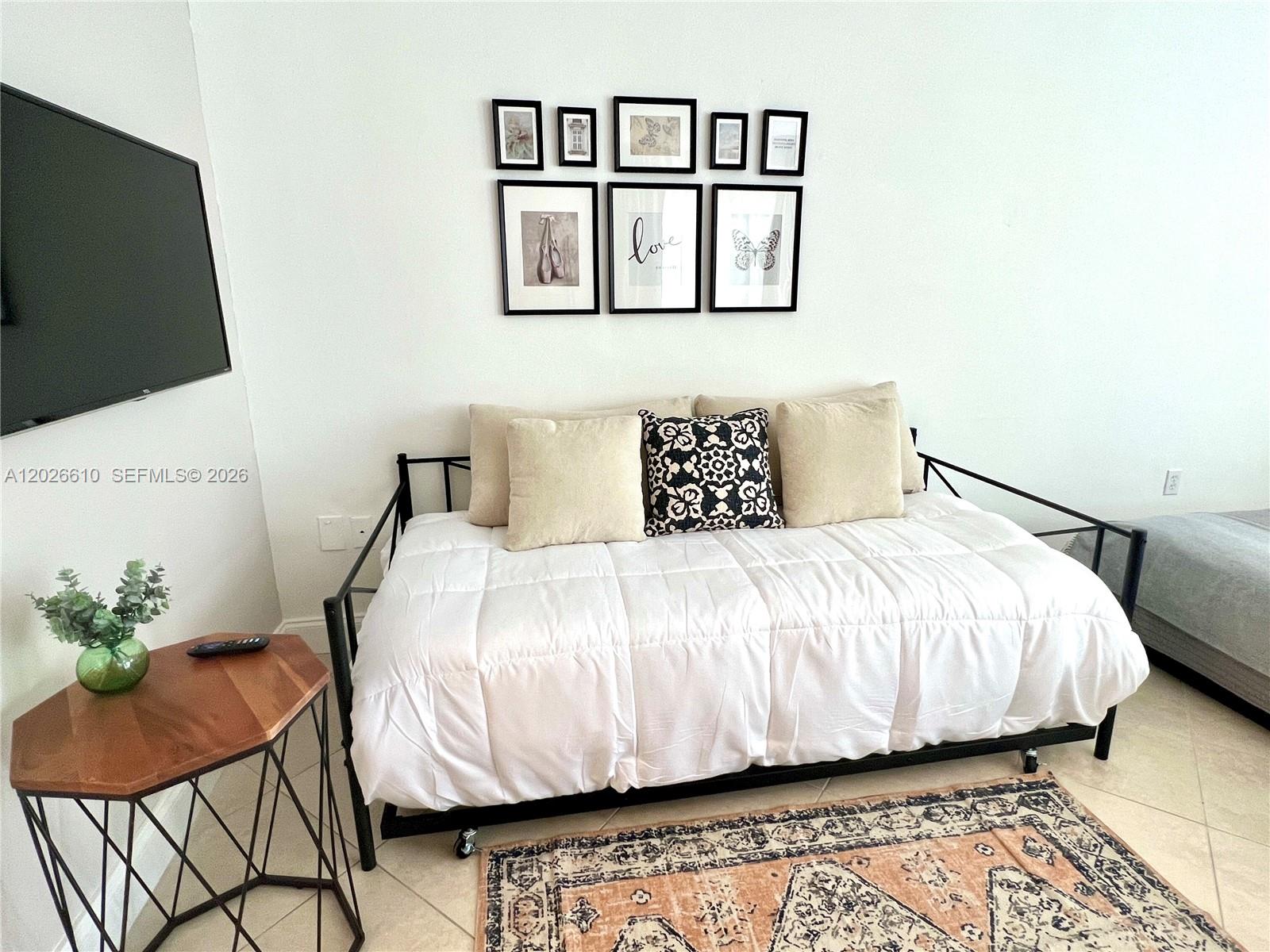 919 Michigan Ave 1
