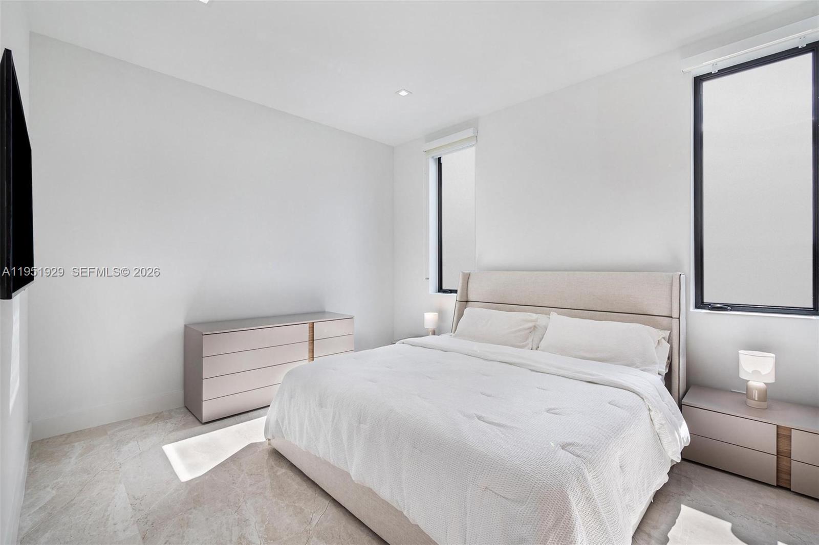 HOLLEMAN PARK PB 8-23 - Residential