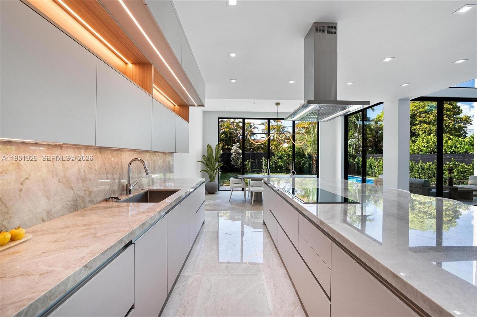 HOLLEMAN PARK PB 8-23 - Residential