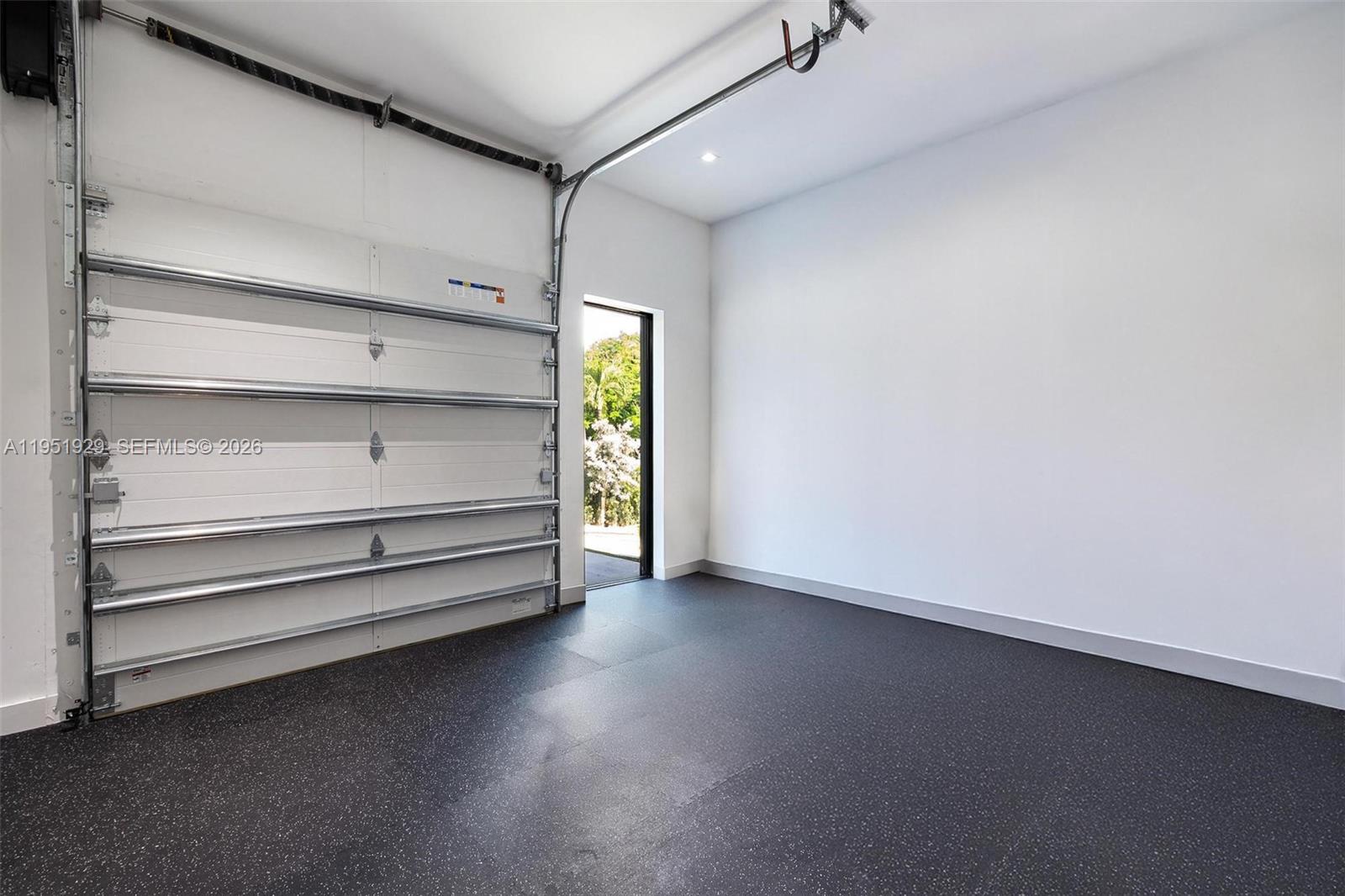 HOLLEMAN PARK PB 8-23 - Residential