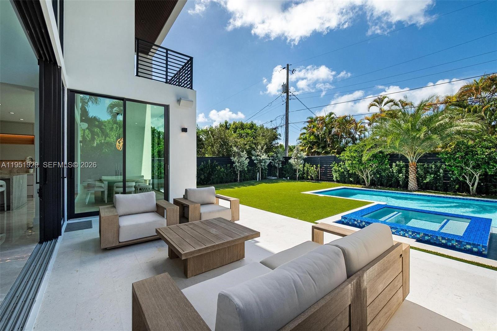 HOLLEMAN PARK PB 8-23 - Residential