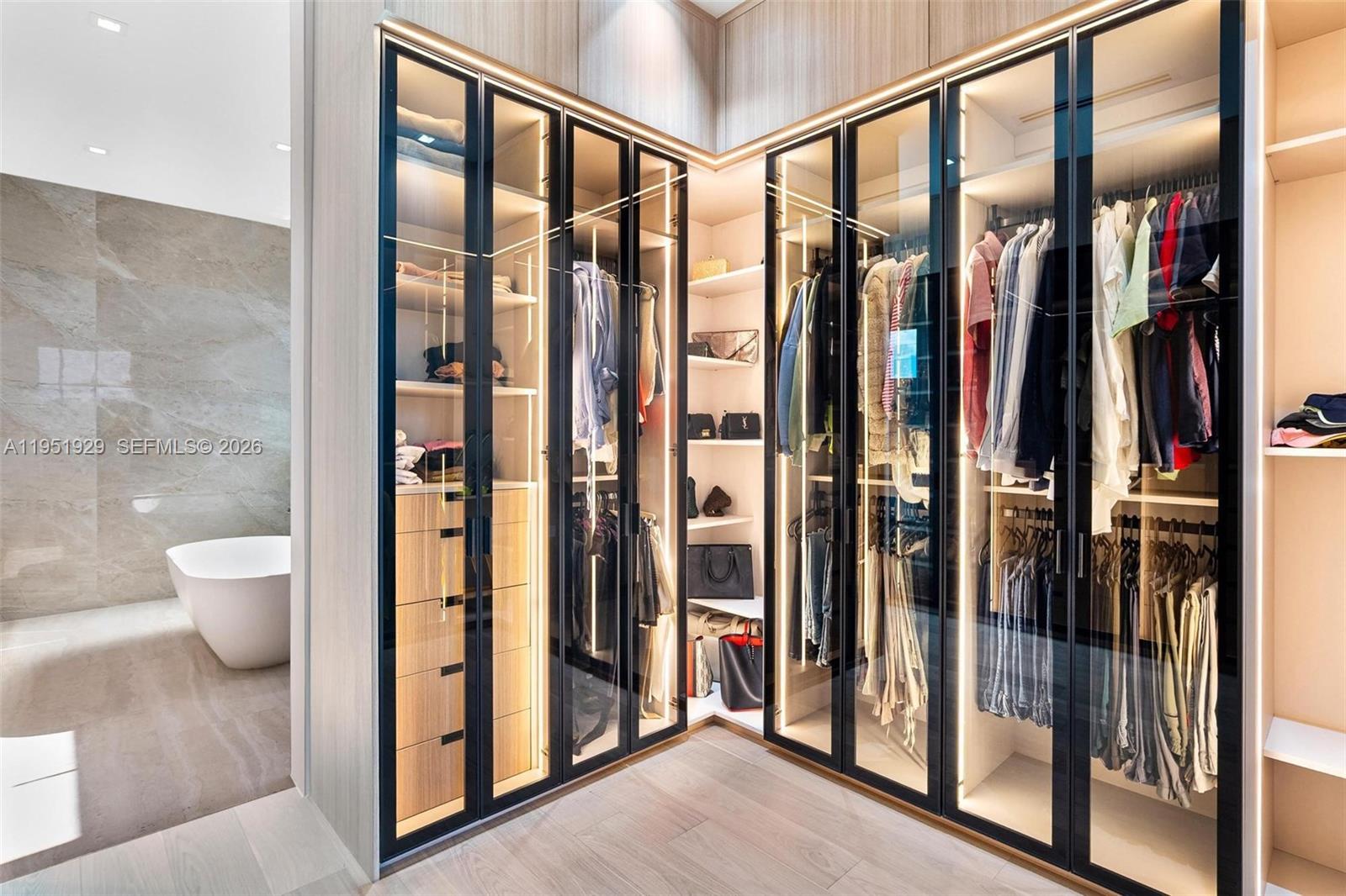 HOLLEMAN PARK PB 8-23 - Residential