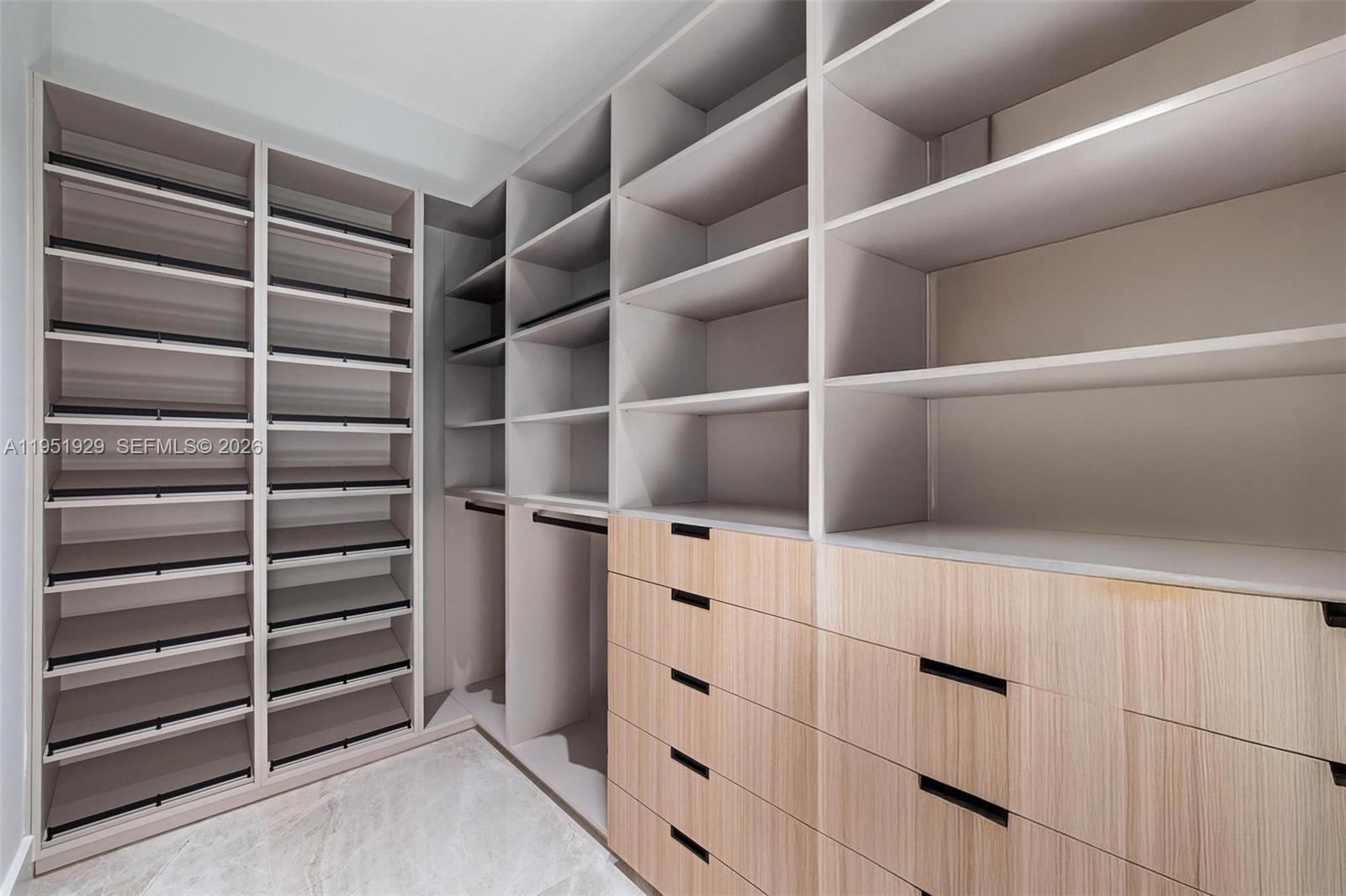 HOLLEMAN PARK PB 8-23 - Residential