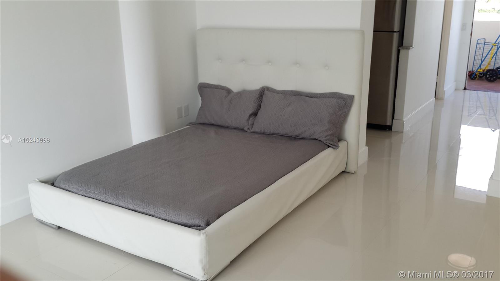 BAYSHORE YACHT & TENNIS C - Residential Lease