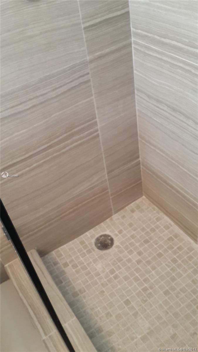 BAYSHORE YACHT & TENNIS C - Residential Lease