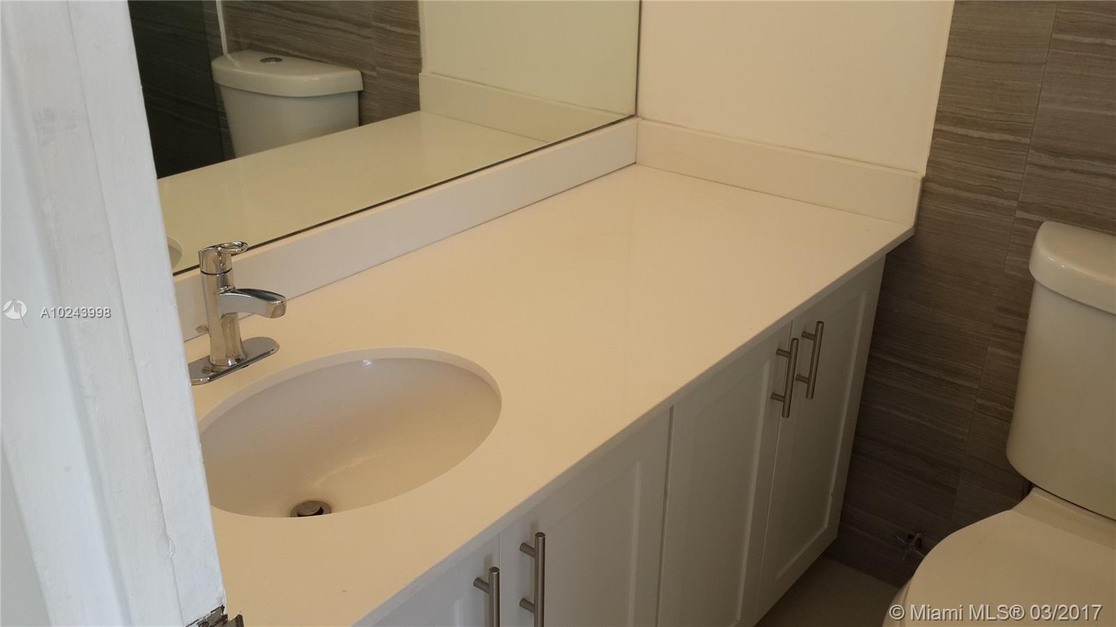 BAYSHORE YACHT & TENNIS C - Residential Lease