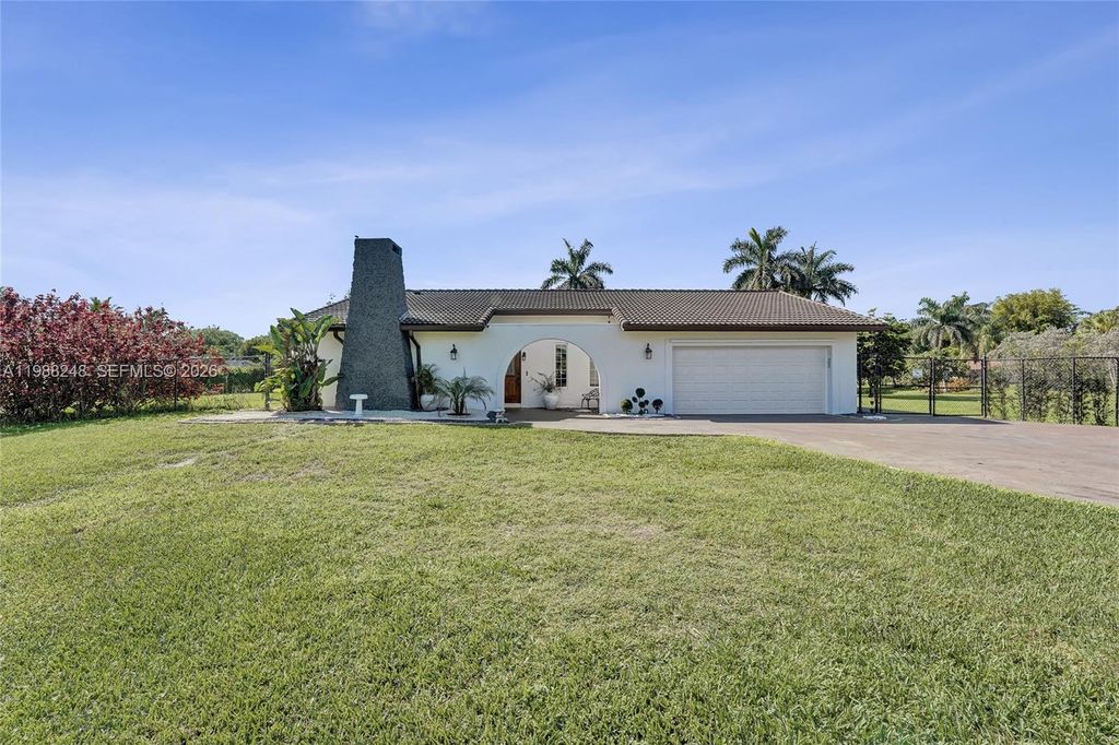 Photo of 4701 SW 110th Ave, Davie, FL 33328 (MLS # A11988248)