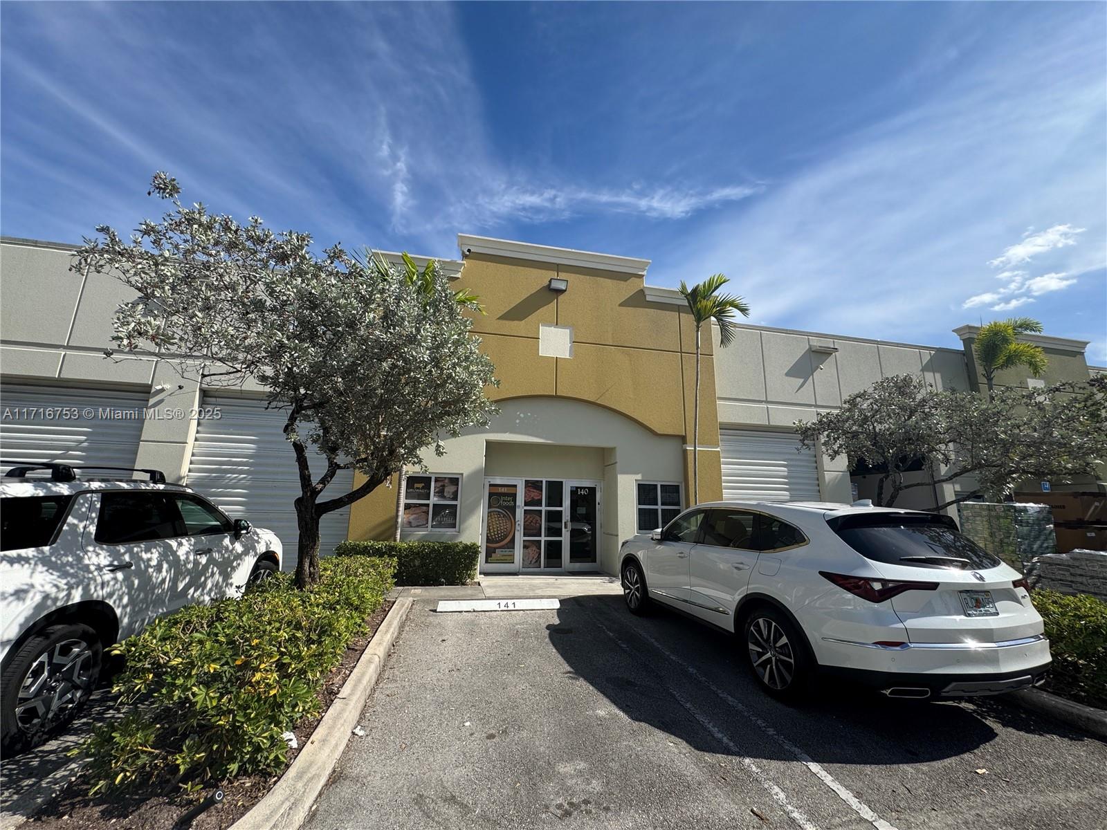 **Prime Office/Warehouse Space Across from Dolphin Mall**
Located in a premier area with easy access to the Florida Turnpike, Dolphin Expressway (836), NW 25th St, and NW 112th Ave, this 1,319 sq. ft. warehouse is vacant and move-in ready. It features 249 sq. ft. of air-conditioned office space, furnished with office furniture for added convenience. The warehouse includes a walk-in cooler for cold storage, a street-level overhead loading door, CBS walls dividing units, high-impact windows, a security system, security bars, and 24-hour security guard service. An exceptional opportunity for your business!