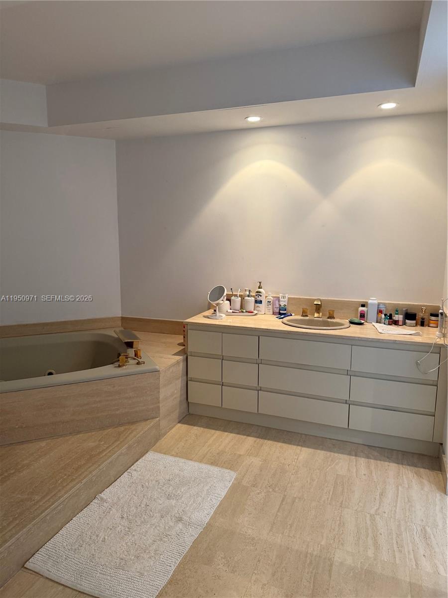 4000 ISL BLVD WILLIAMS IS - Residential