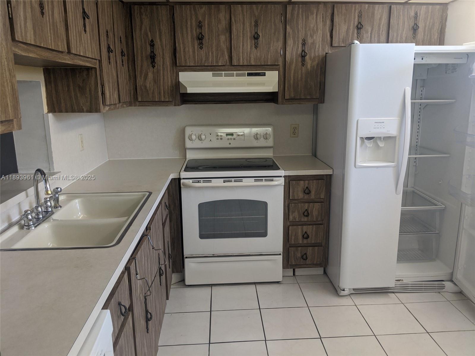 MEADOWBROOK LAKES CONDO - Residential Lease