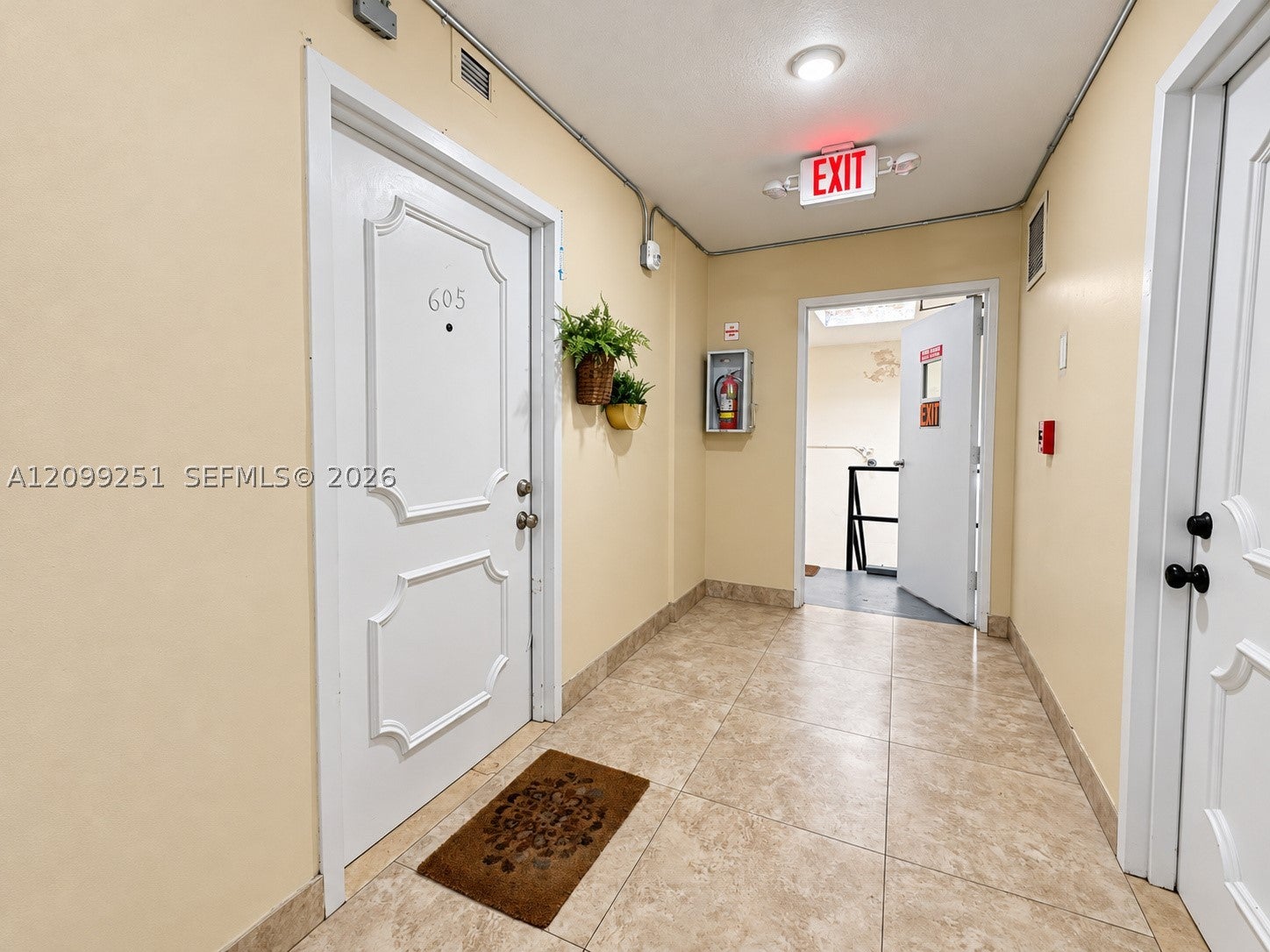 1830 Dixieanna St 605