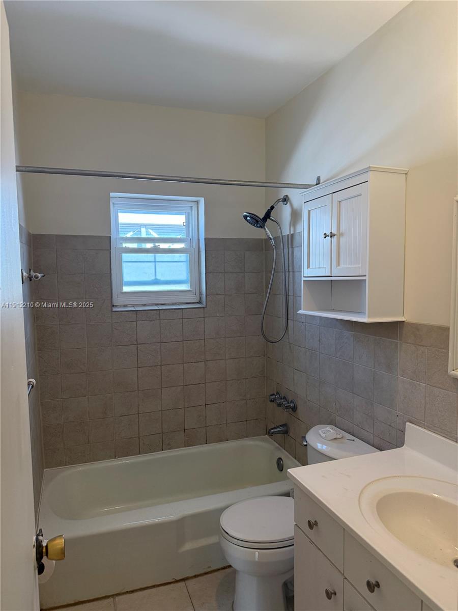 LA SALLE CONDO - Residential Lease