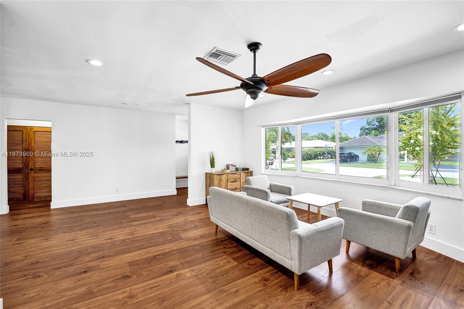 HOLLYWOOD HILLS NORTH SEC - Residential