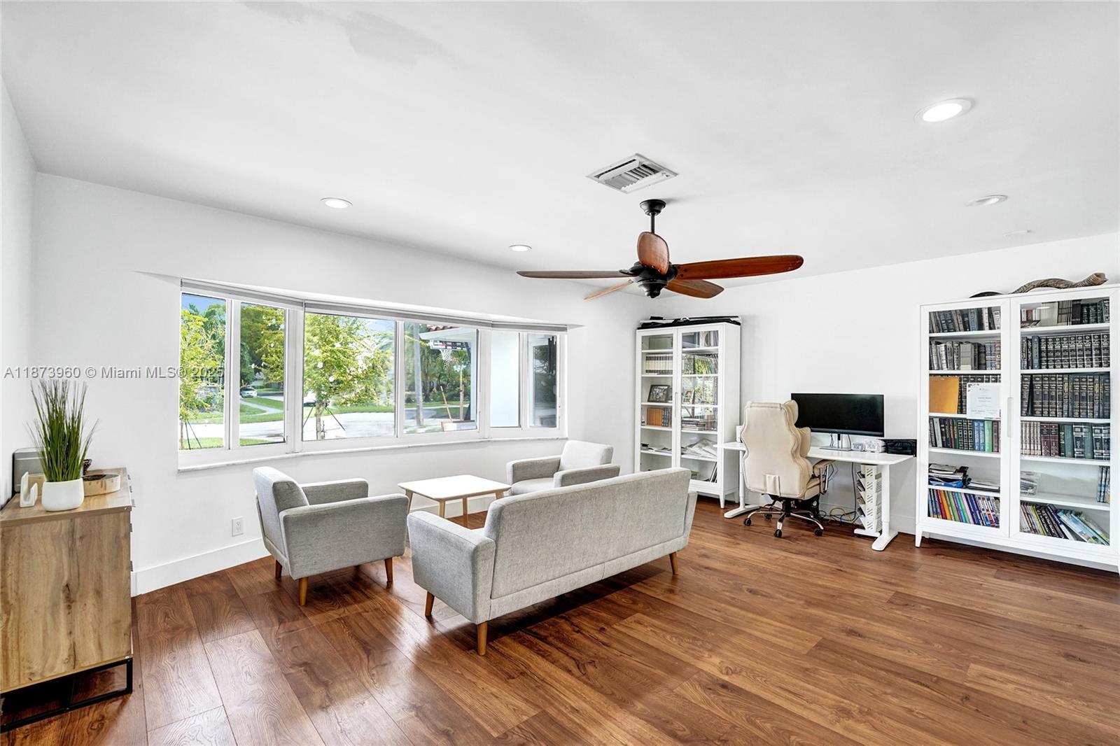 HOLLYWOOD HILLS NORTH SEC - Residential