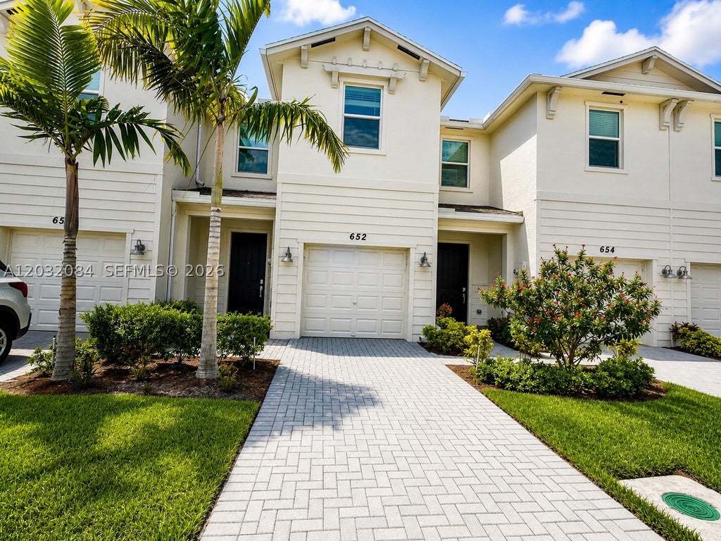 Photo of 652 SE Lake Falls St, Port St Lucie, FL 34984 (MLS # A12032084)
