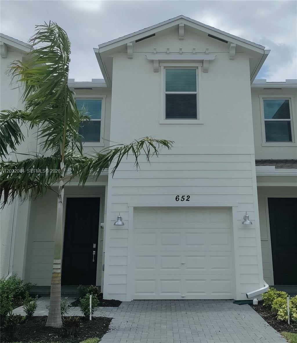 Photo of 652 SE Lake Falls St, Port St Lucie, FL 34984 (MLS # A12032084)